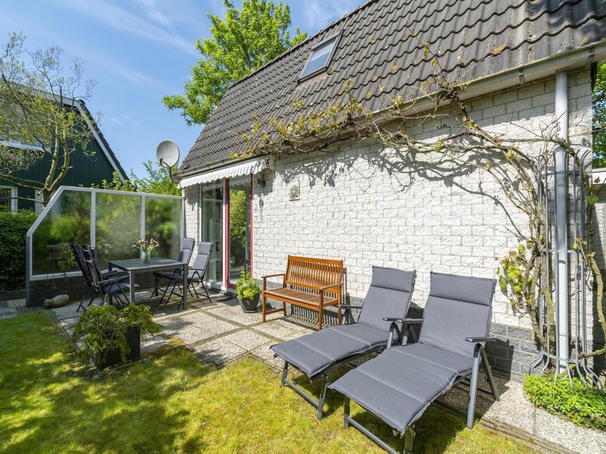 Cozy Holiday Home With Pool Sint Maartensvlotbrug Bagian luar foto